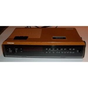 Vtg Toshiba RC-7180F FM/AM Electronic Clock Alarm Radio Simulated Woodgrain RARE